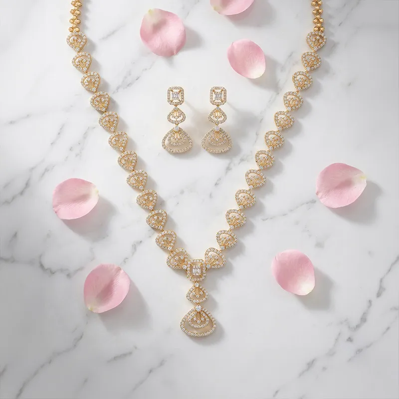 Elegant Necklace Set in Gold & Diamond