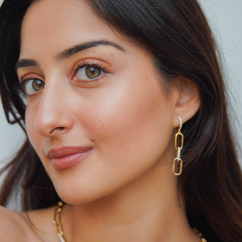 18K Gold Diamond Hanging Earrings
