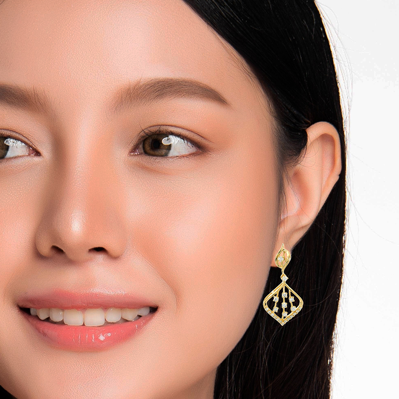 Elegant Gold Earrings with Diamonds