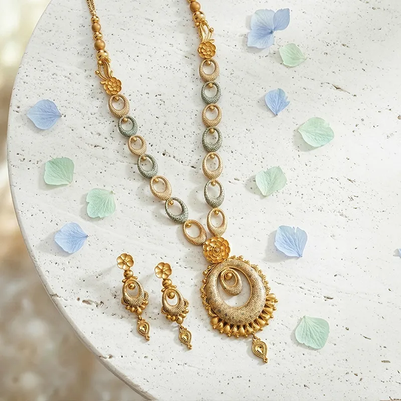 Enchanting Necklace Set with Enamel