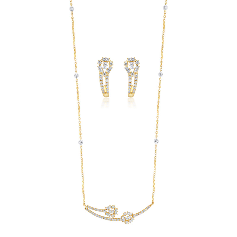 Elegant 18K Gold Diamond Pendant Set