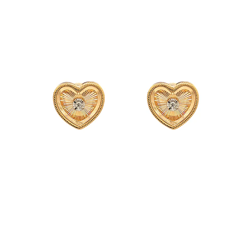 Elegant 18K Yellow Gold Heart Pendant and Earrings Set with Sparkling Diamonds