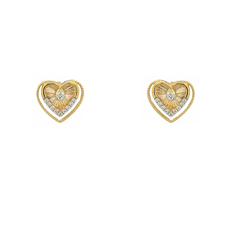 Elegant 18K Yellow Gold Heart Pendant and Earrings Set with Diamonds