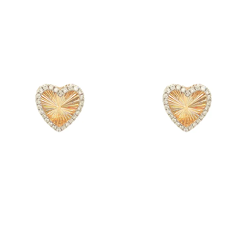 Exquisite 18K Yellow Gold Heart Pendant and Earrings Set with Sparkling Diamonds