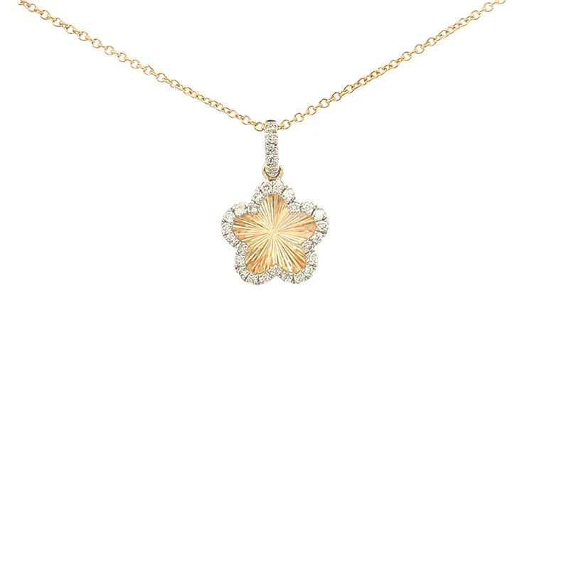 Elegant 18K Yellow Gold Floral Pendant with Diamond Accents for Timeless Charm