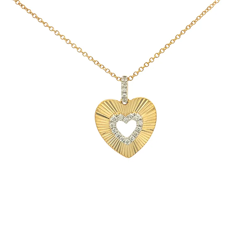 Elegant 18K Yellow Gold Heart Pendant and Earrings Set with Diamonds