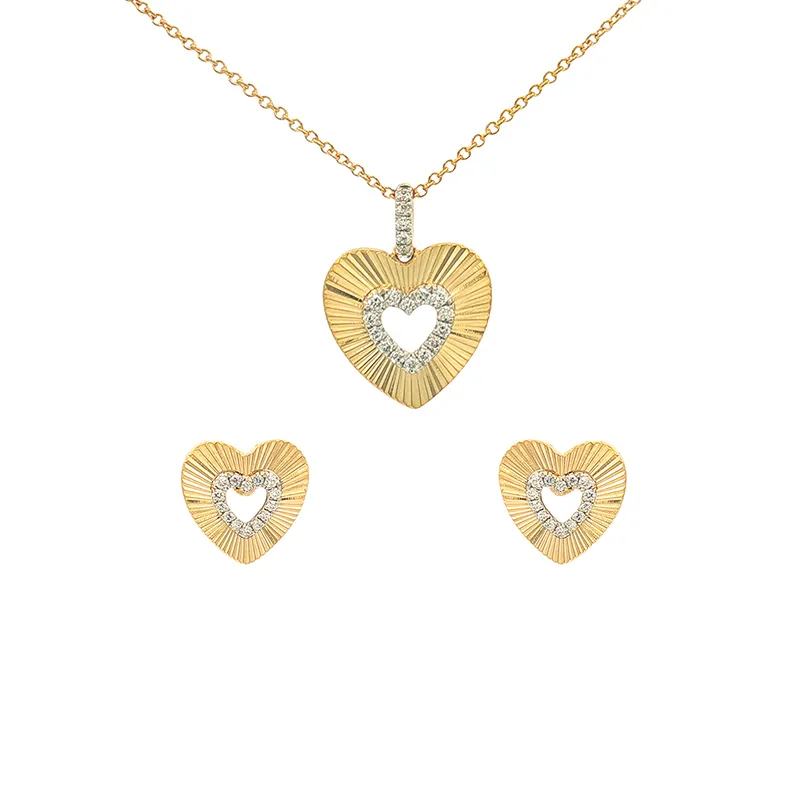 Elegant 18K Yellow Gold Heart Pendant and Earrings Set with Diamonds