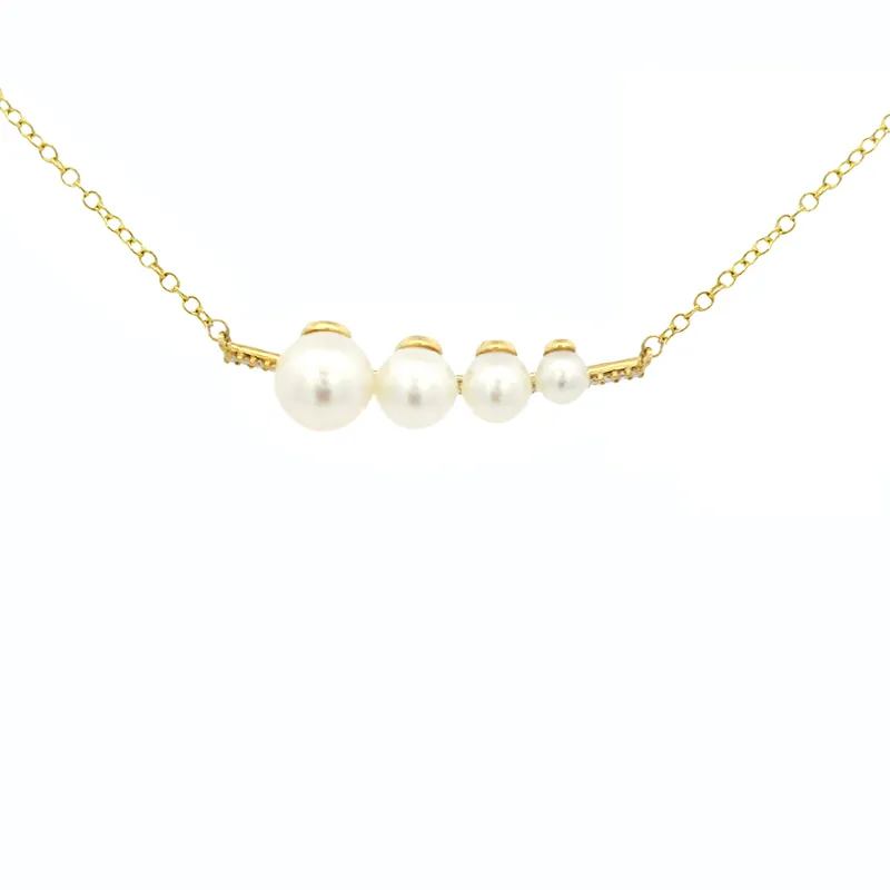 Pearl and diamond pendant in 18K yellow gold