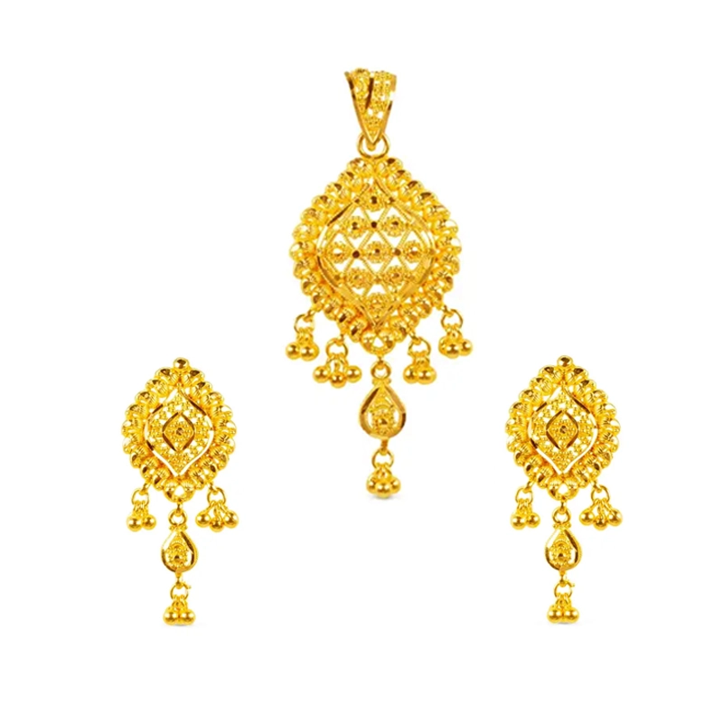 Fancy Rhombus shaped Gold Pendant Set