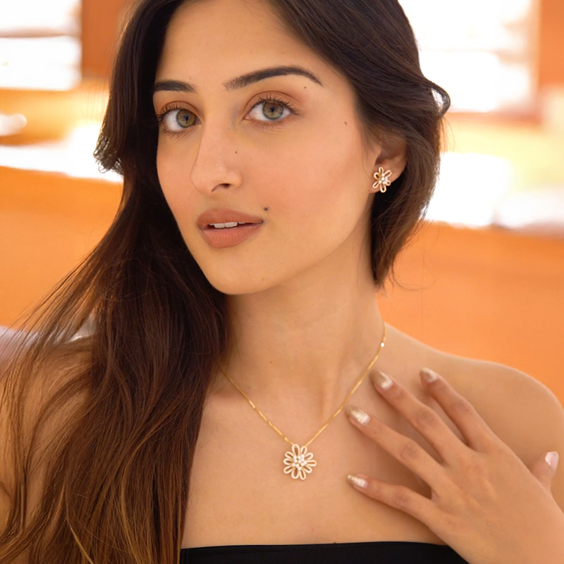 Floral Gold Diamond Pendant Set