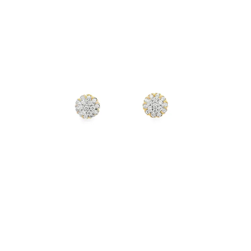 Elegant Gold Pendant Set with Sparkling Natural Diamonds