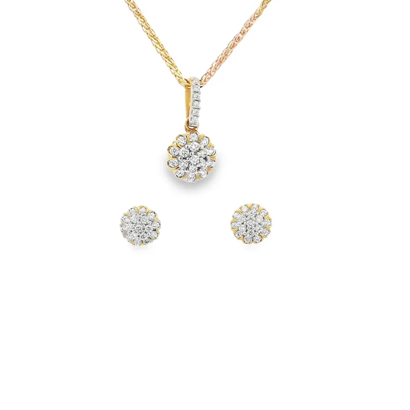 Elegant Gold Pendant Set with Sparkling Natural Diamonds
