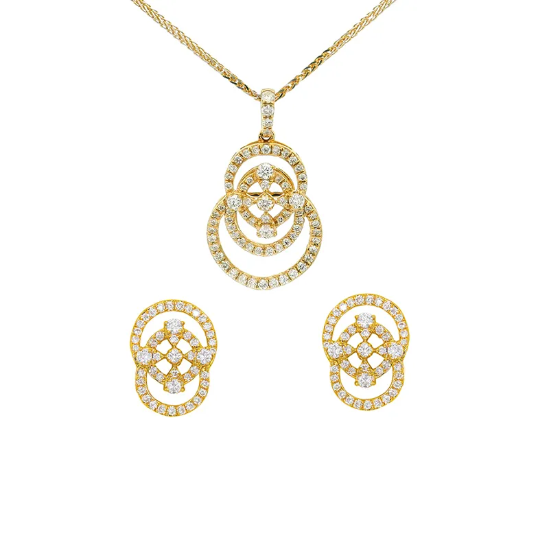 Elegant Gold Pendant Set with Diamonds