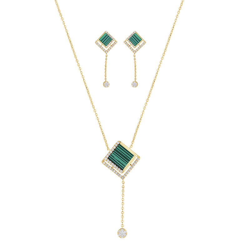 Pendant Set in Gold, Diamonds and Malachite