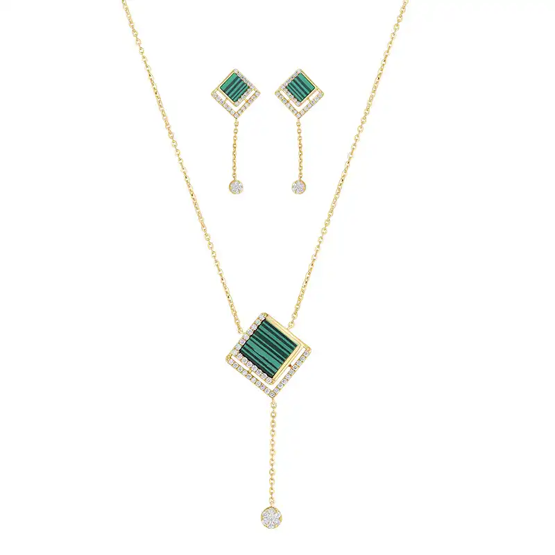 Pendant Set in Gold and Diamonds