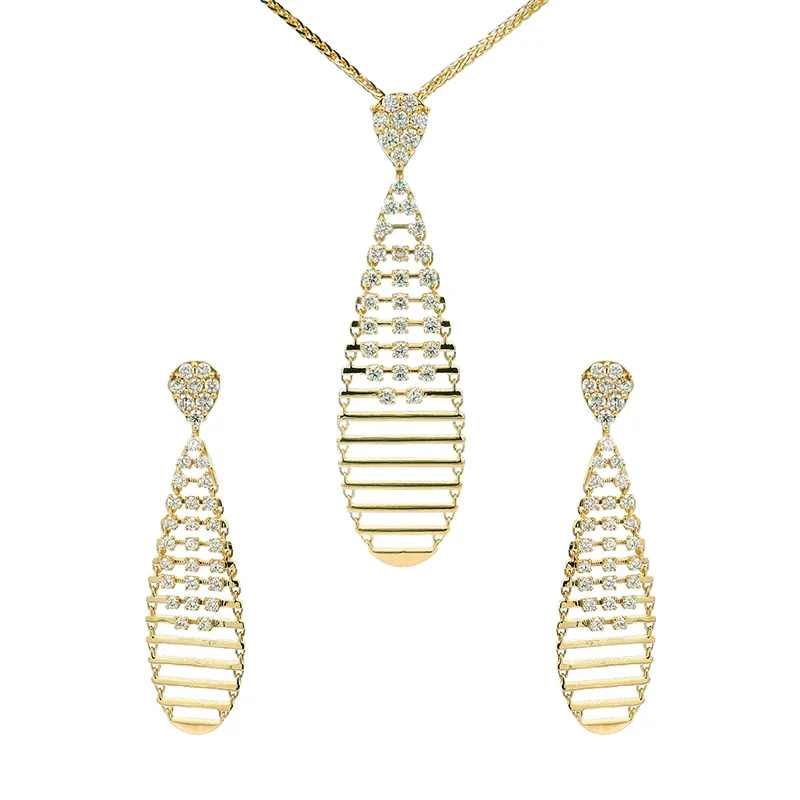 Elegant Gold Diamond Pendant Set