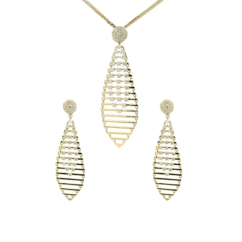 Elegant Gold Diamond Pendant Set