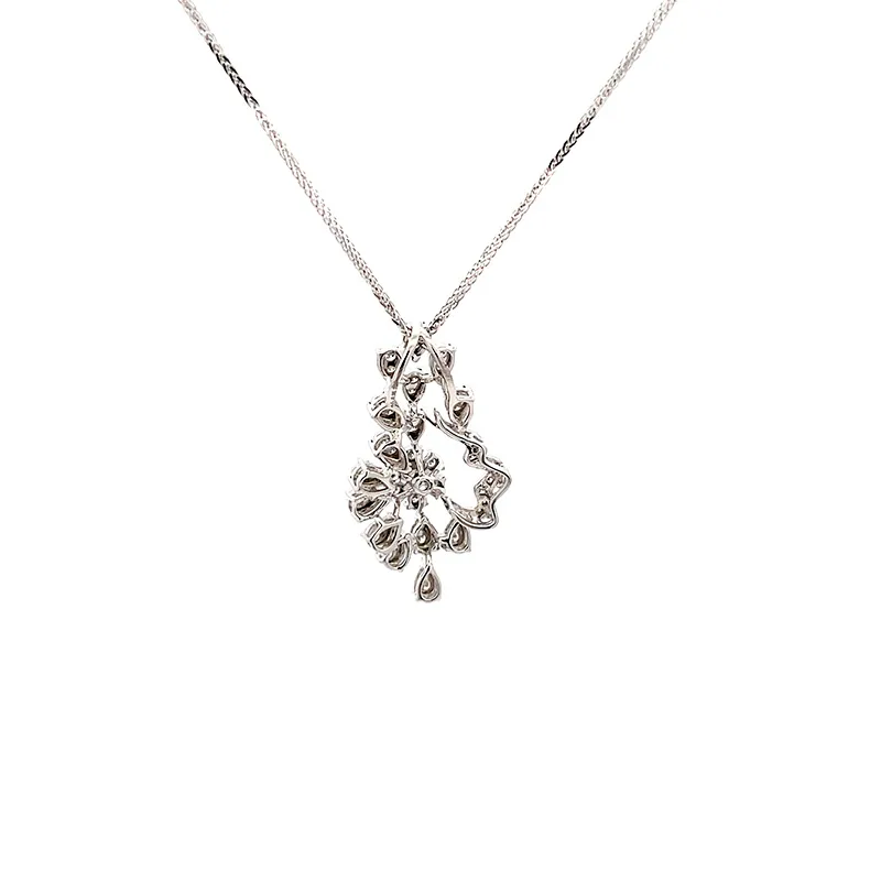 Stunning White Gold Pendant with Diamonds