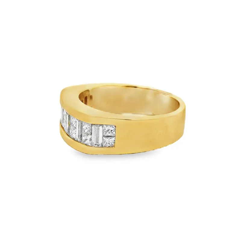 Elegant Gold Diamond Ring for Men