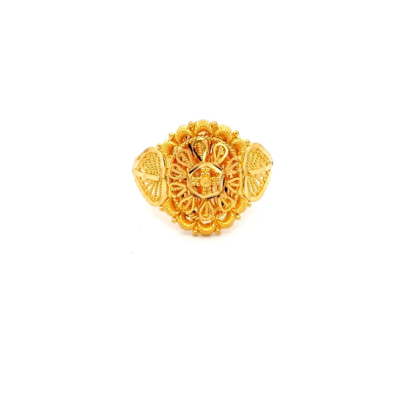 Elegant 22k Yellow Gold Ring Size 7.5 for Timeless Appeal