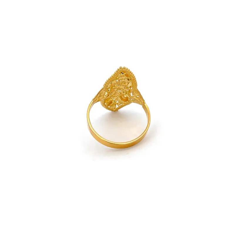 Elegant 22k yellow gold ring, size 7.25, a beautiful and timeless piece for any occasion.