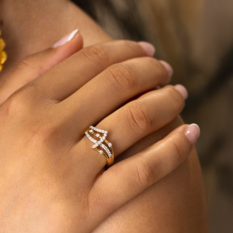 Elegant Gold Diamond Ring