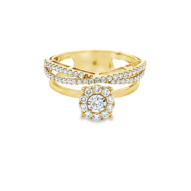 Elegant Gold Ring with Sparkling Diamonds