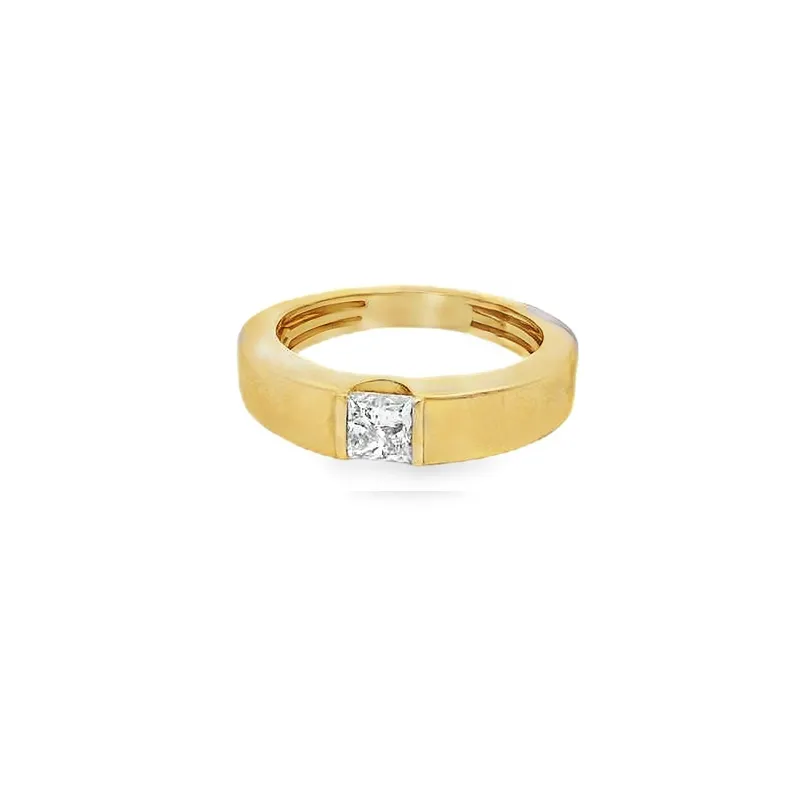 Elegant Gold Ring with Diamond