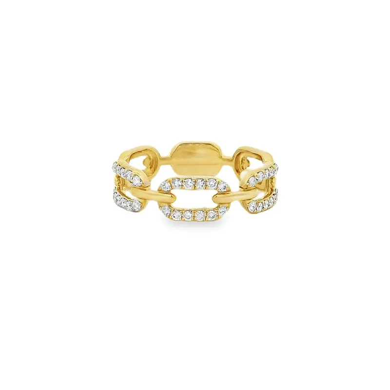 Elegant Gold and Diamond Ring