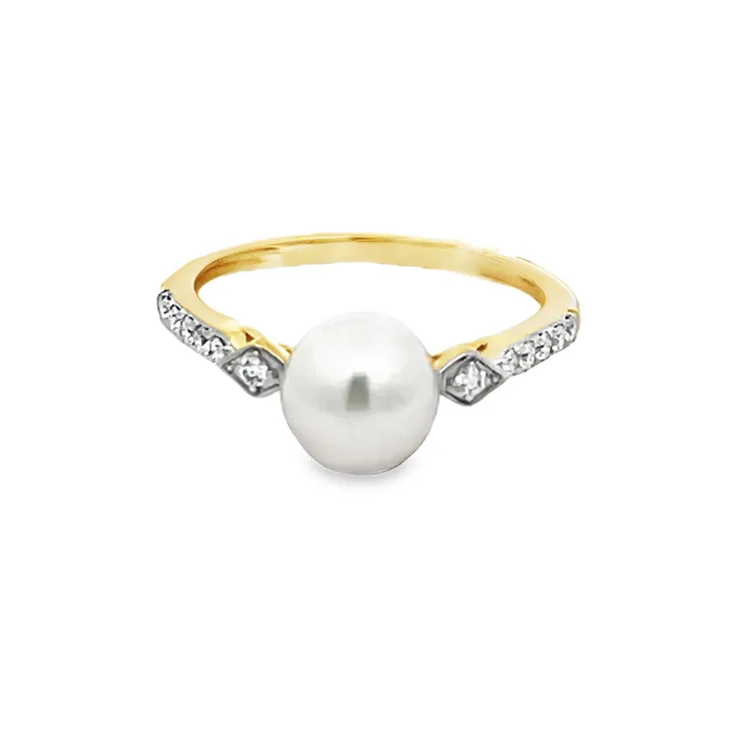 Elegant Pearl and Diamond Ring