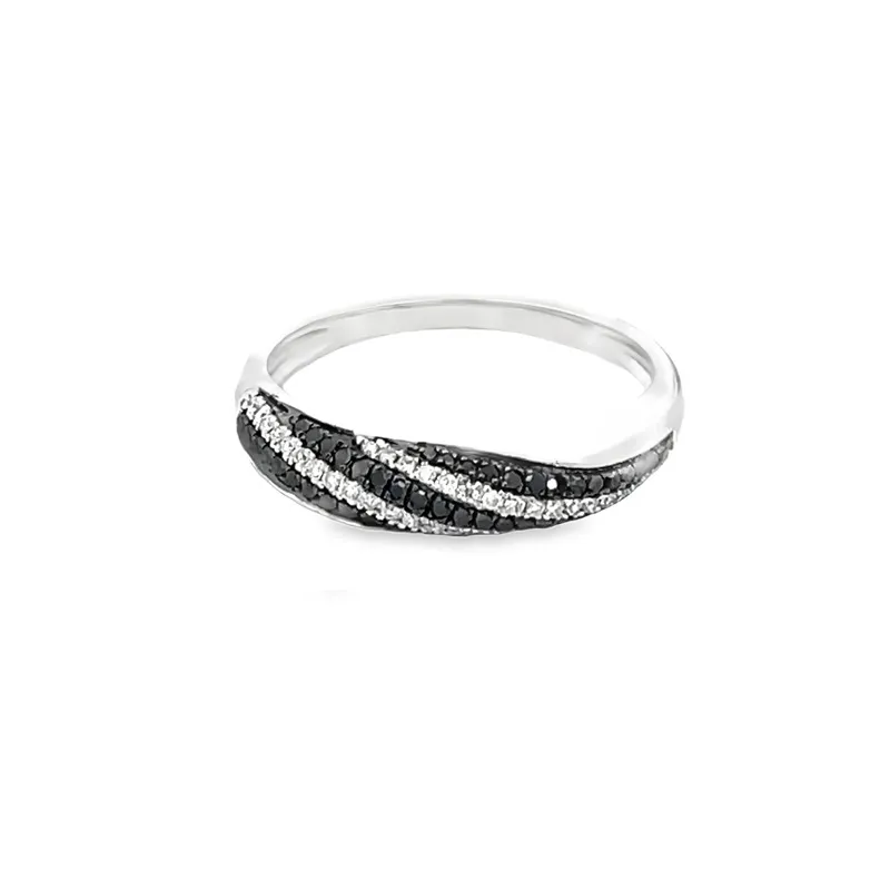 Elegant Black and White Diamond Ring