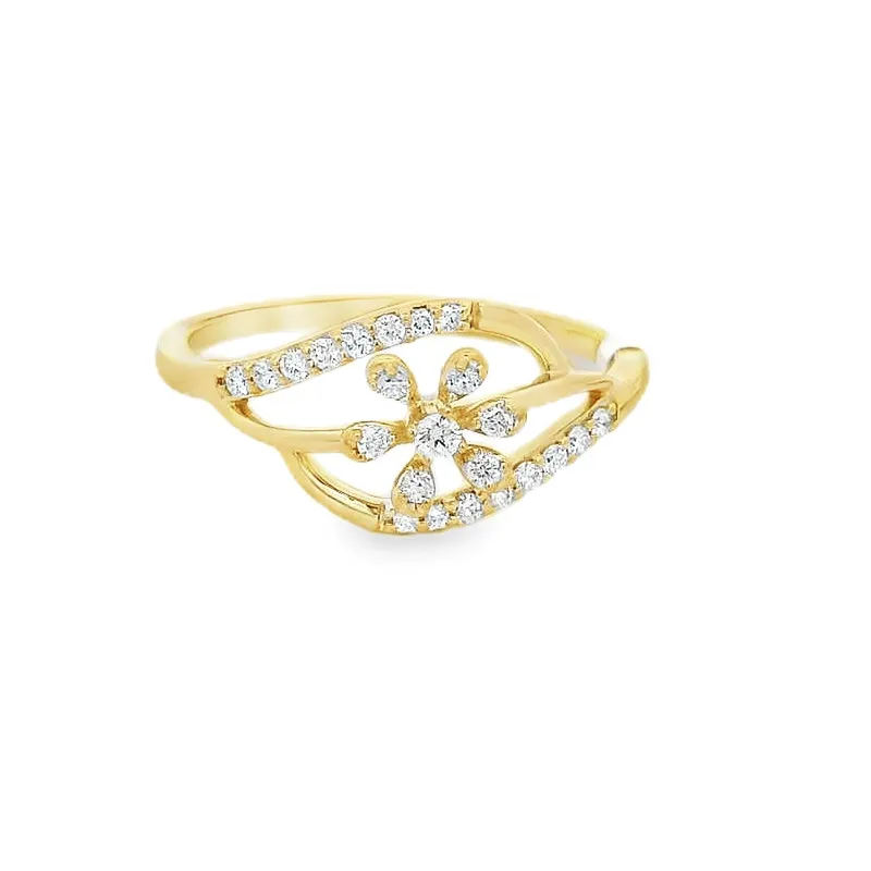 Elegant Gold Ring with Sparkling Accents