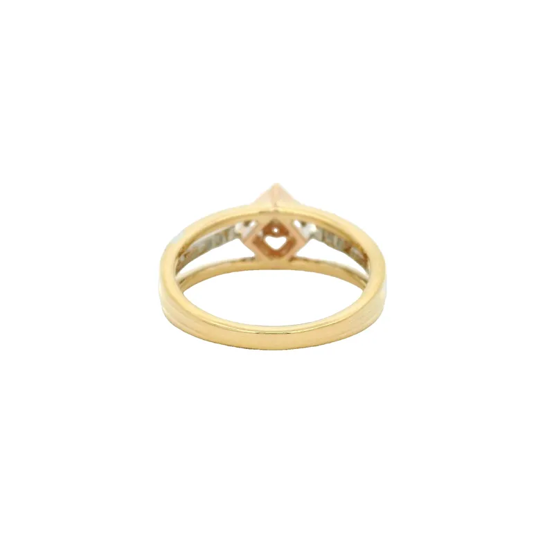 Elegant Gold Diamond-Studded Ring