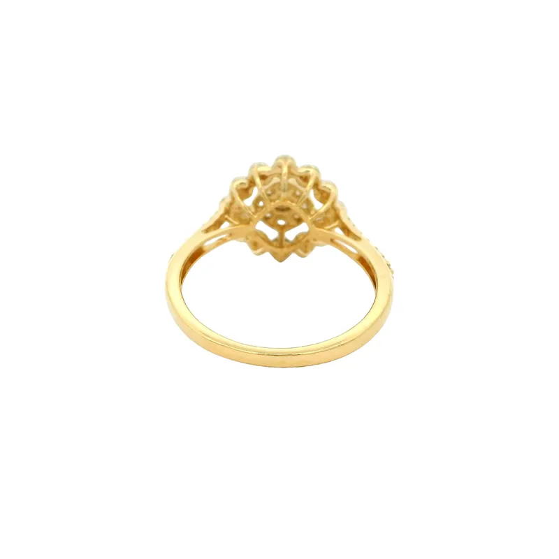Elegant Gold Diamond Ring