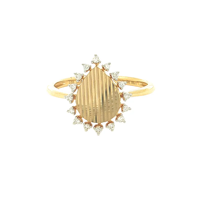 18K Yellow Gold Pear Shaped Diamond Ring for a Sophisticated Look