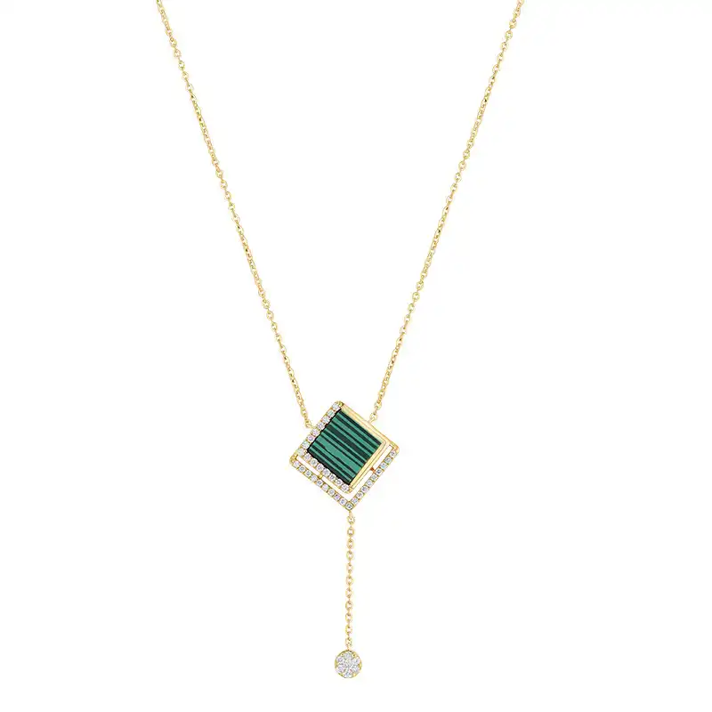 Pendant Set in Gold and Diamonds