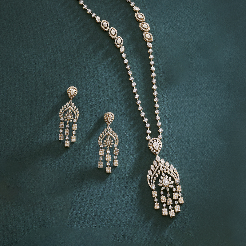 Lustrous, long, Gold Diamond Necklace Set