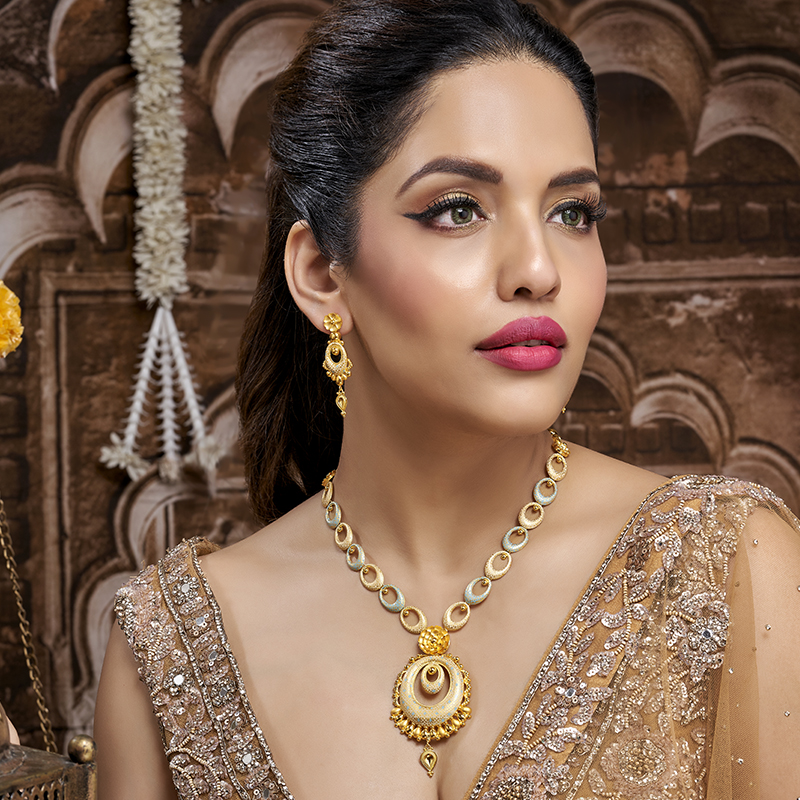 Buy online Gold Brass Jhumka Earring from fashion jewellery for Women by  Saraf Rs Jewellery for ₹879 at 69% off | 2024 Limeroad.com