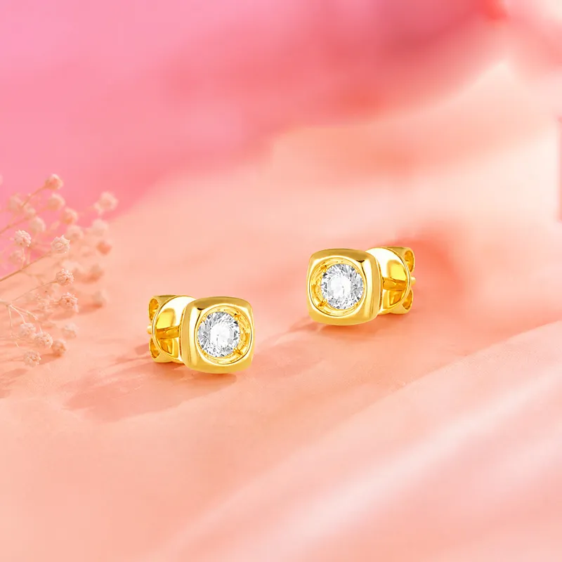 18K Yellow Gold Diamond Simple Square Stud Earrings