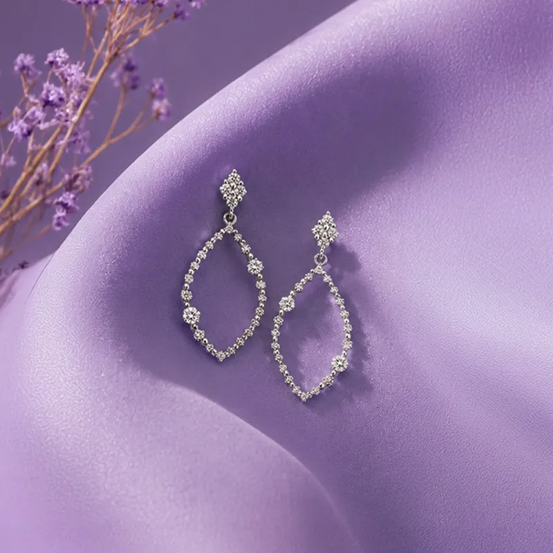 18K White Gold Diamond Hanging Earrings