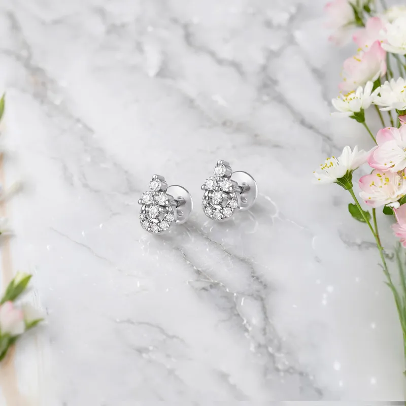 18K White Gold Diamond Stud Earrings