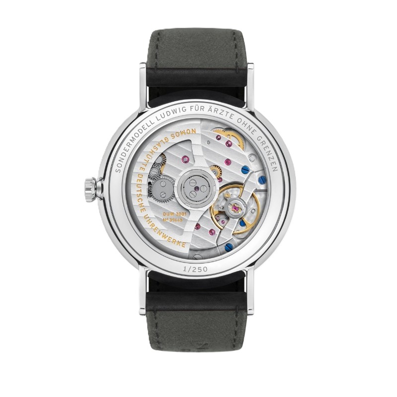 NOMOS Glashütte Ludwig neomatik 39 für Ärzte ohne Grenzen